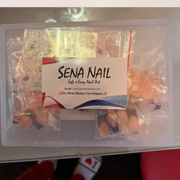 SENA FRENCH MANICURE PRESS ON NAILS BRANS NEW 100 PLUS NAILS WHITE AND BLACK TIP - Picture 1 of 5